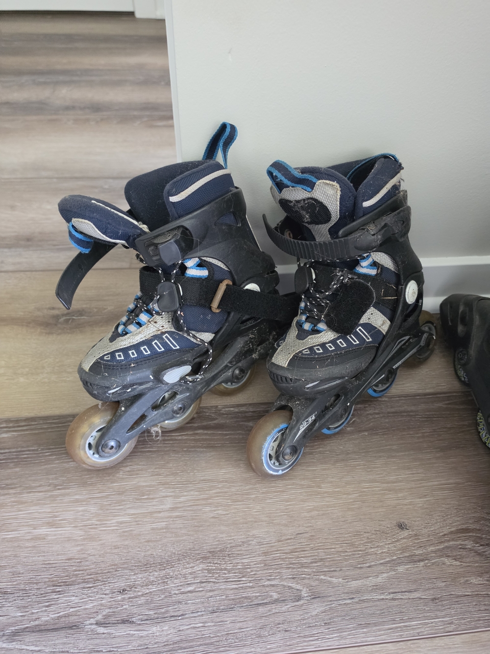 Kids Adjustable Inline Skates Rollerblades in Navy and Black